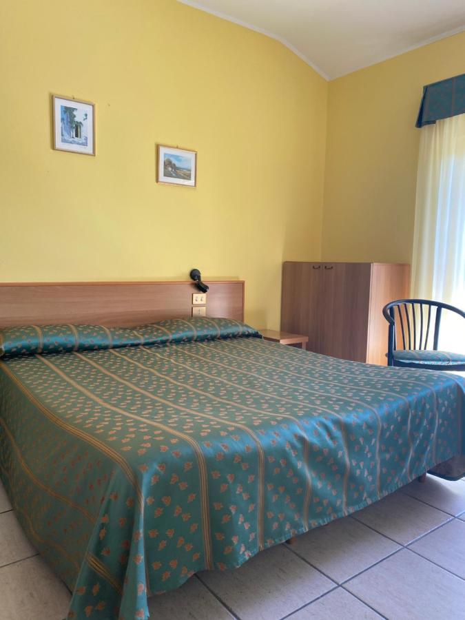 קנוביו Hotel Del Fiume מראה חיצוני תמונה