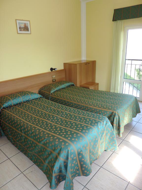 קנוביו Hotel Del Fiume מראה חיצוני תמונה