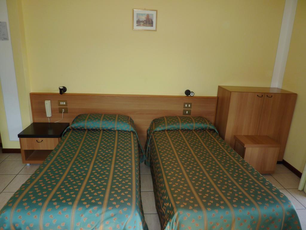 קנוביו Hotel Del Fiume מראה חיצוני תמונה