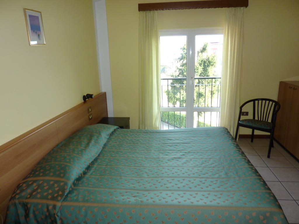 קנוביו Hotel Del Fiume מראה חיצוני תמונה