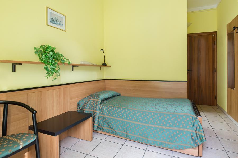 קנוביו Hotel Del Fiume מראה חיצוני תמונה
