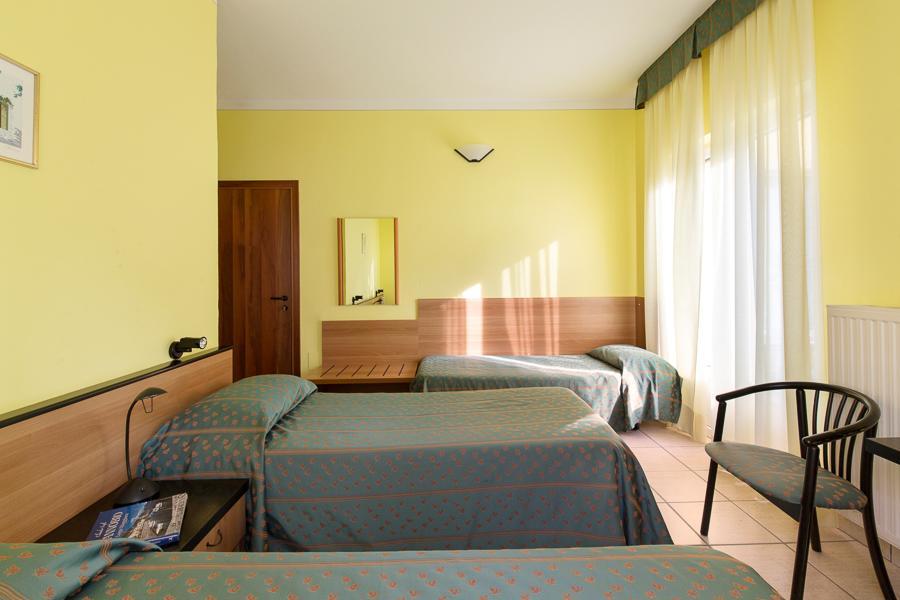 קנוביו Hotel Del Fiume מראה חיצוני תמונה
