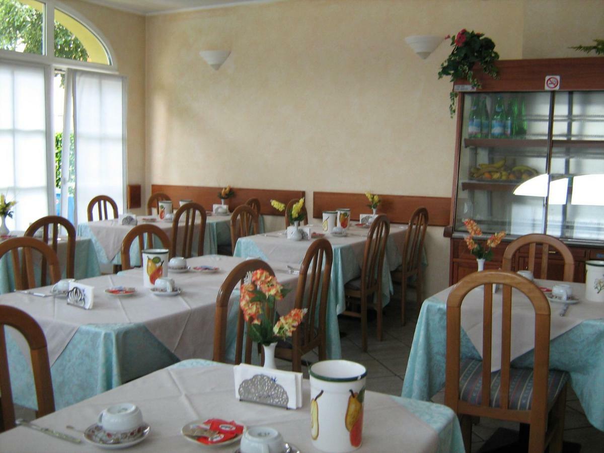 קנוביו Hotel Del Fiume מראה חיצוני תמונה