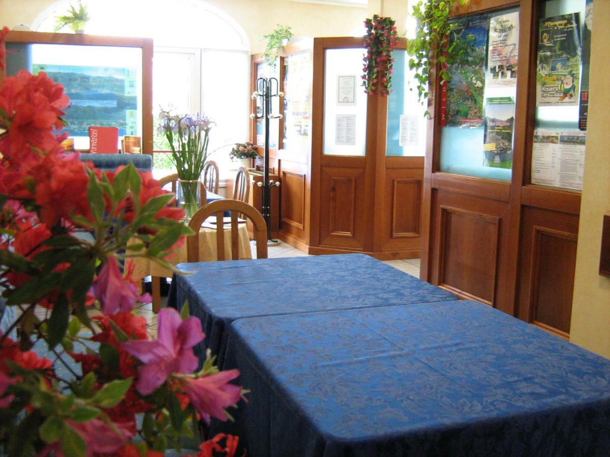 קנוביו Hotel Del Fiume מראה חיצוני תמונה